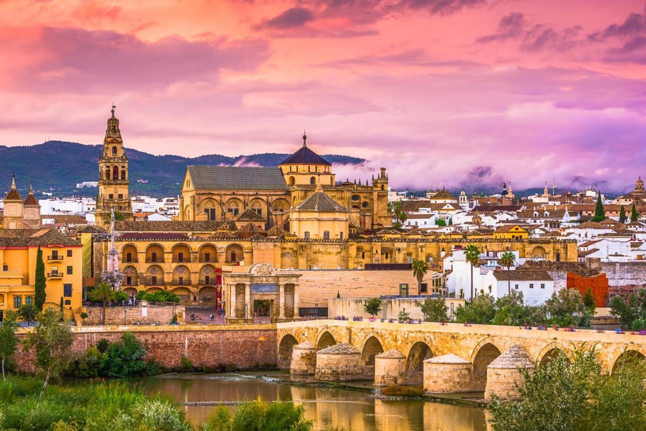 P Los Encantos De Almavir Kordoba Bagian luar foto