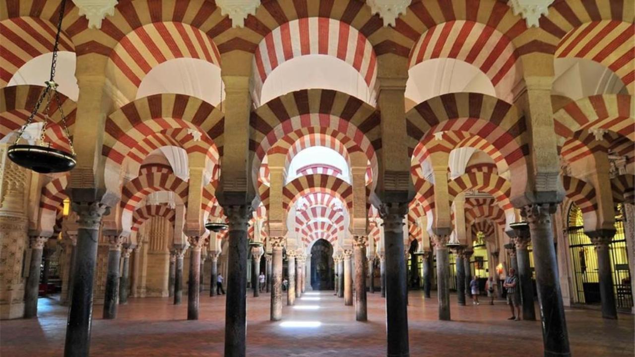 P Los Encantos De Almavir Kordoba Bagian luar foto